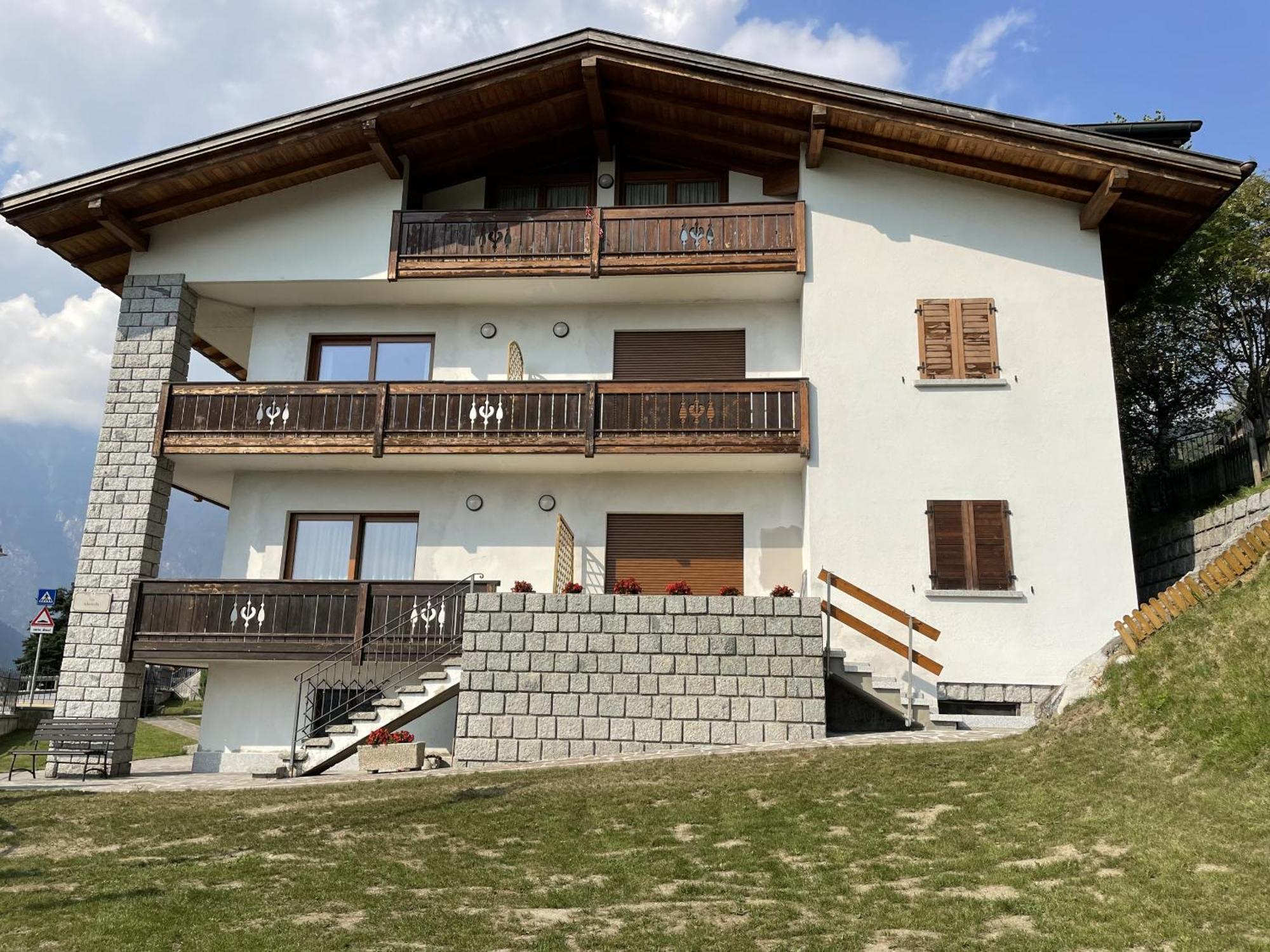Appartamento Casa Adamello Giustino Esterno foto