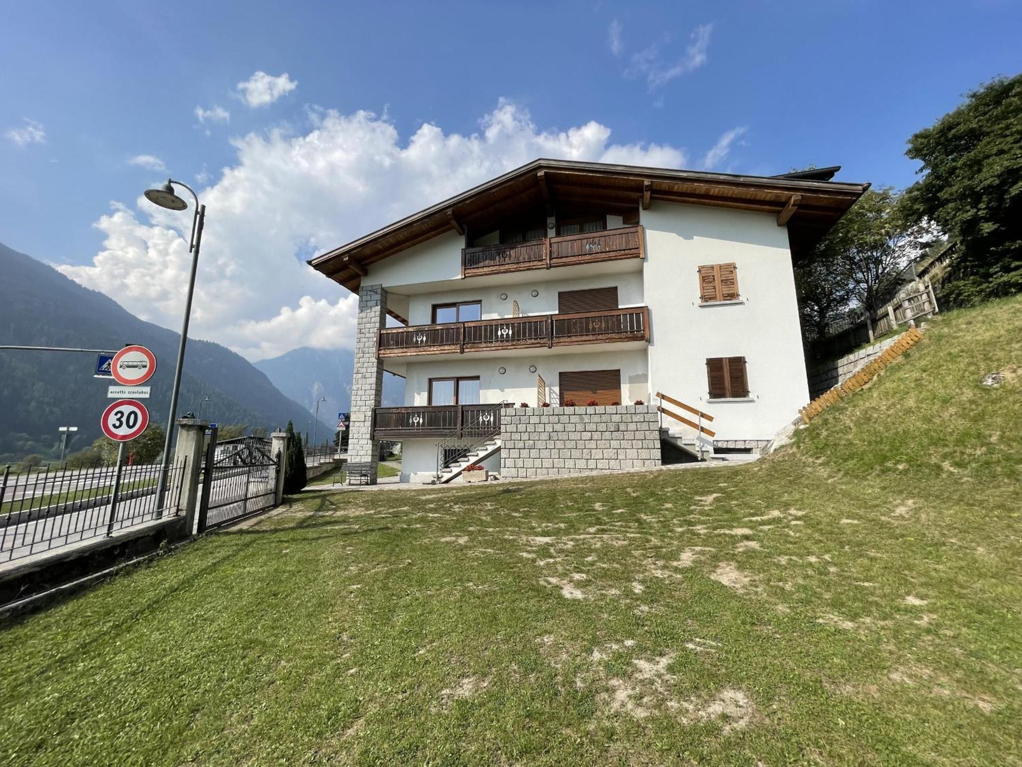Appartamento Casa Adamello Giustino Esterno foto